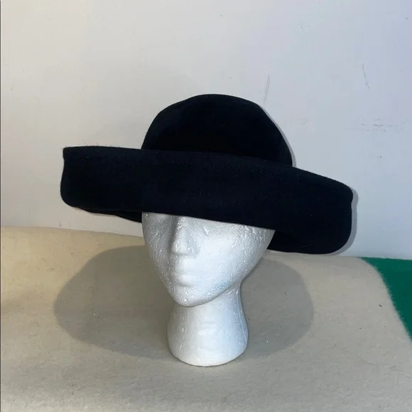 Eric Javits velvet packable hat - Picture 1 of 4